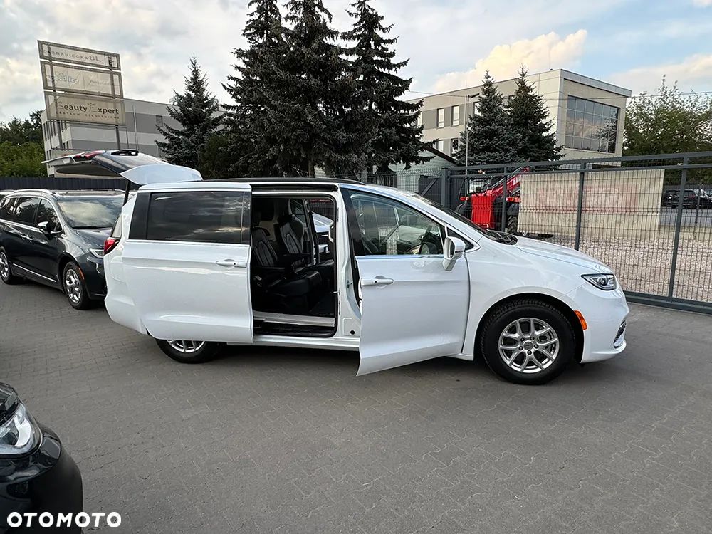 Chrysler Pacifica - 4