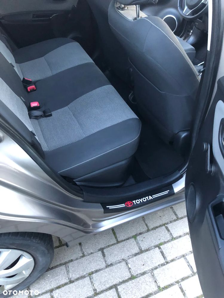Toyota Yaris Hybrid 100 Selection Passion - 12