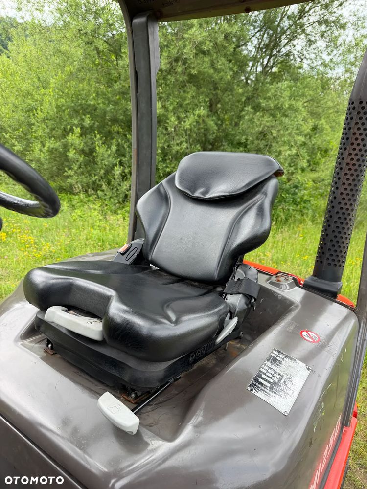 Manitou MI25D Wózek Widłowy 2,5 tony. Posuw Hydrauliczny. tylko 2500mtg. Maszt triplex. Wolny skok! Wysokość Podnoszenia 5 metrów. Jak nowy z Salonu. Pochodzi z Norweskiego Gospodarstwa! Aktualne przeglądy DEKRA i serwisy!  Silnik Yanmar. Małe gabarety bardzo zwrotna maszyna! Zero luzów wycieków i zniszczeń. OKAZJA. Pełny ORYGINAŁ! Rok Prod. 2014. Oświetlenie. OKAZJA - 40