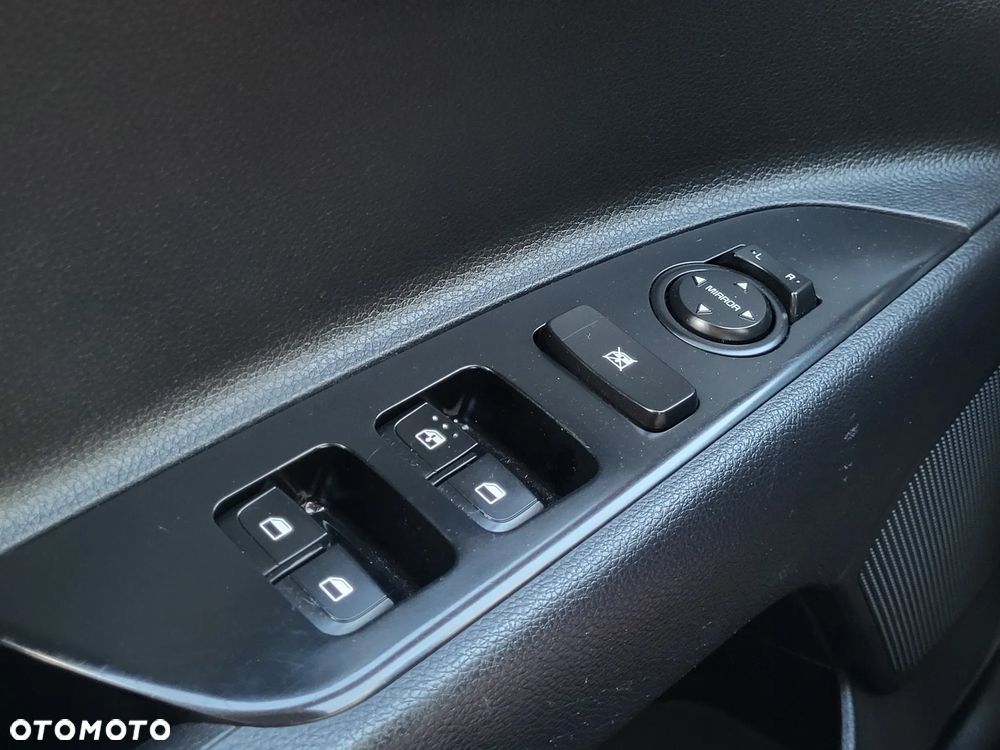 Kia Rio - 8