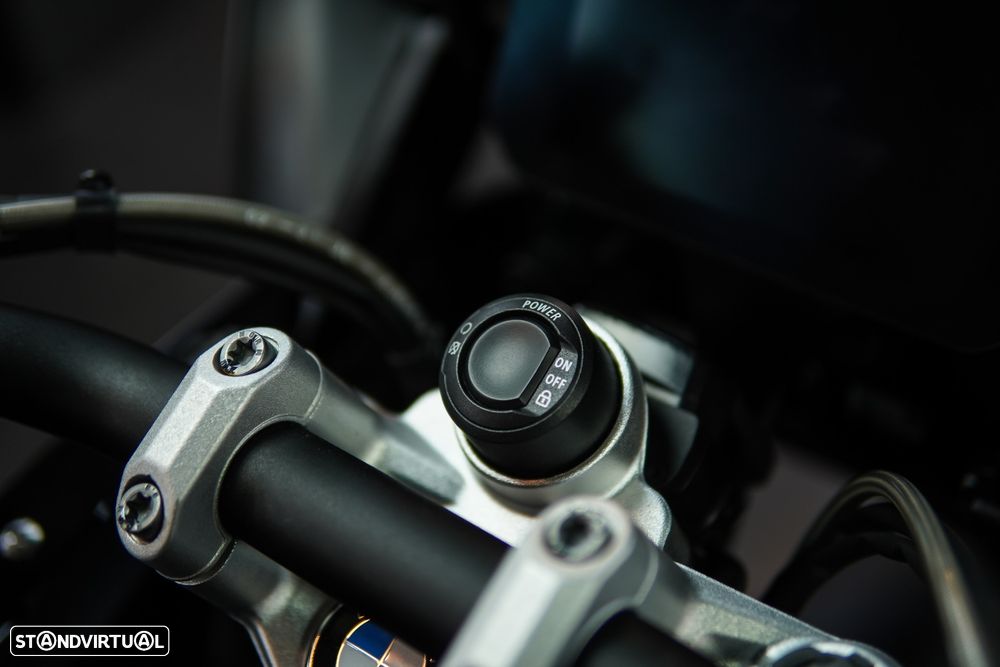 BMW R 1250 GS TRIPLE BLACK Rebaixada - 27