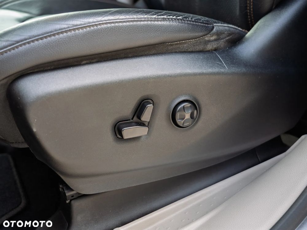 Chrysler Pacifica - 12