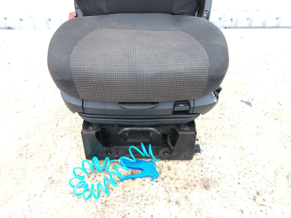 FOTEL LEWY PRZÓD  DAF XF 2012 - 2022 FT 460 - 2