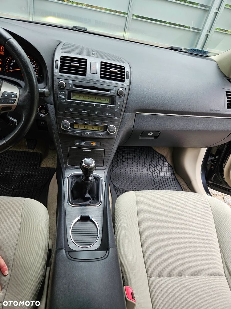 Toyota Avensis 2.0 Sol plus - 10