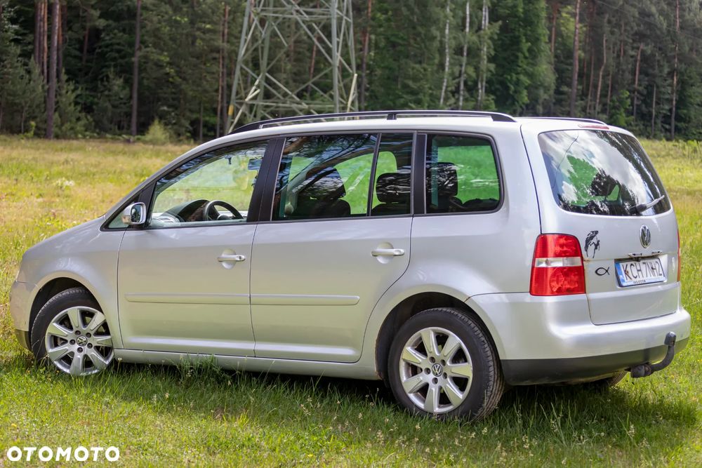 Volkswagen Touran 2.0 TDI DSG Highline - 6