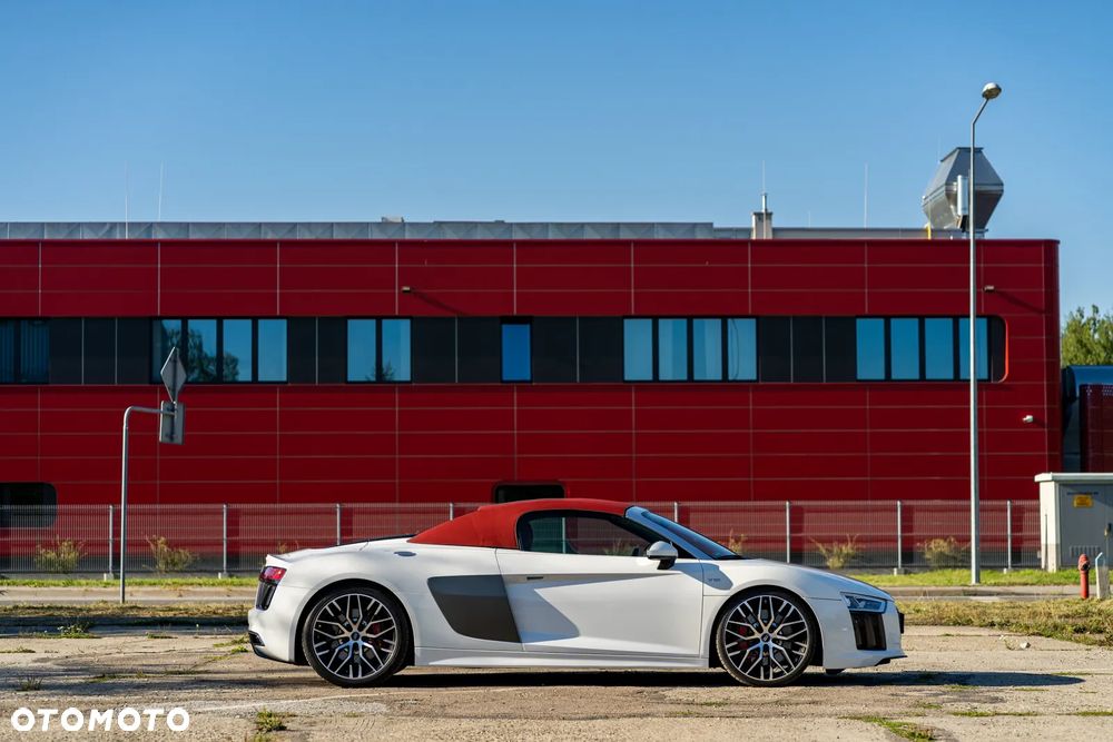 Audi R8 Spyder - 16