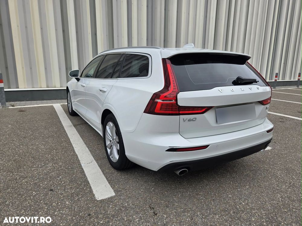 Volvo V60 B4 MHEV AT8 FWD Momentum Pro - 28