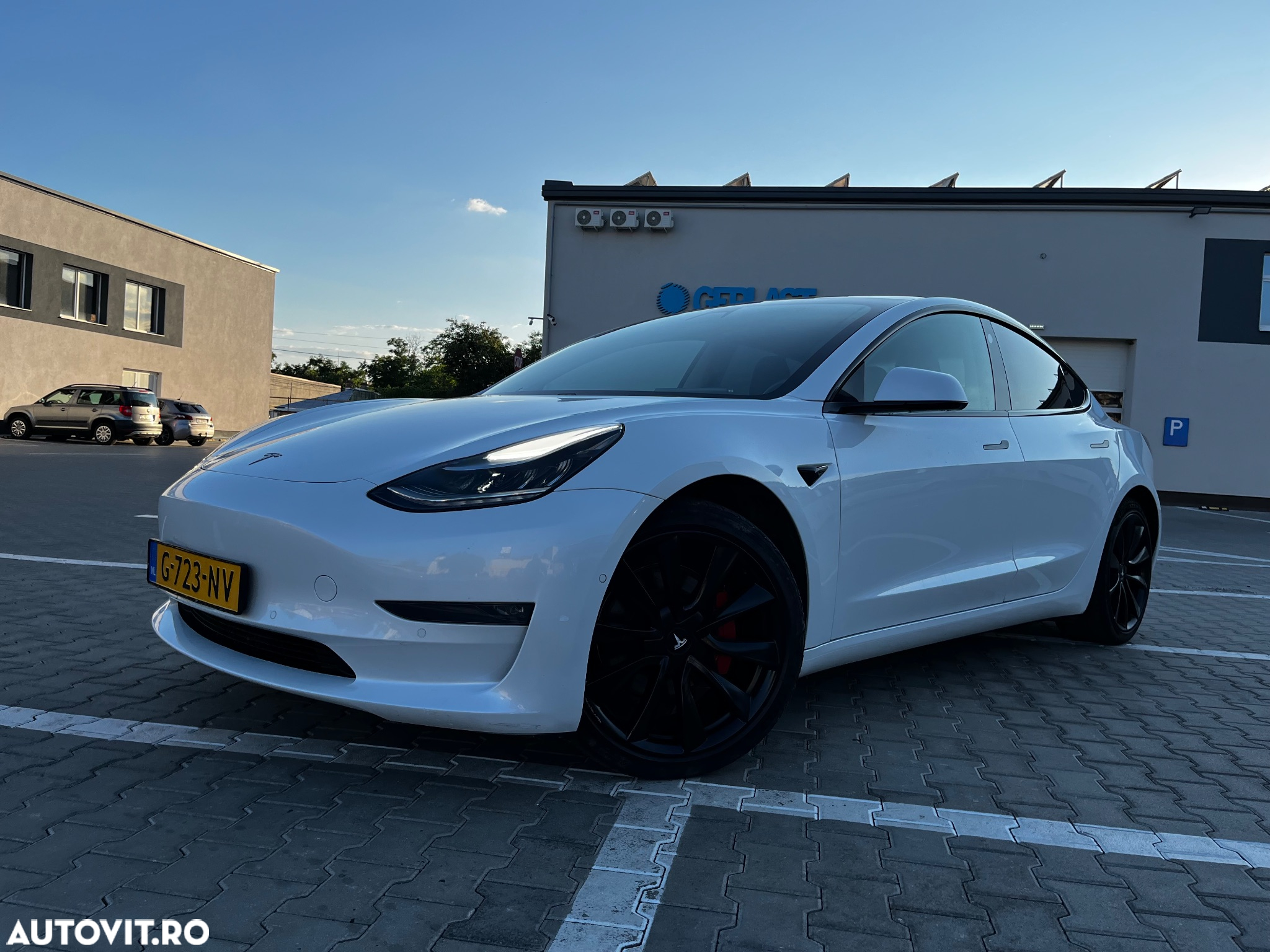 Tesla Model 3 - 12