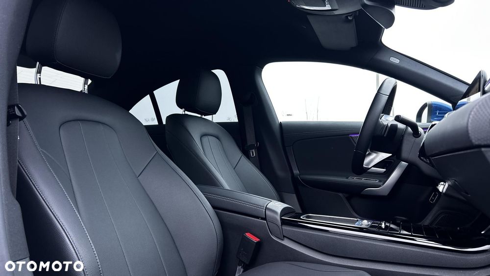 Mercedes-Benz CLA 200 Progressive 7G-DCT - 23