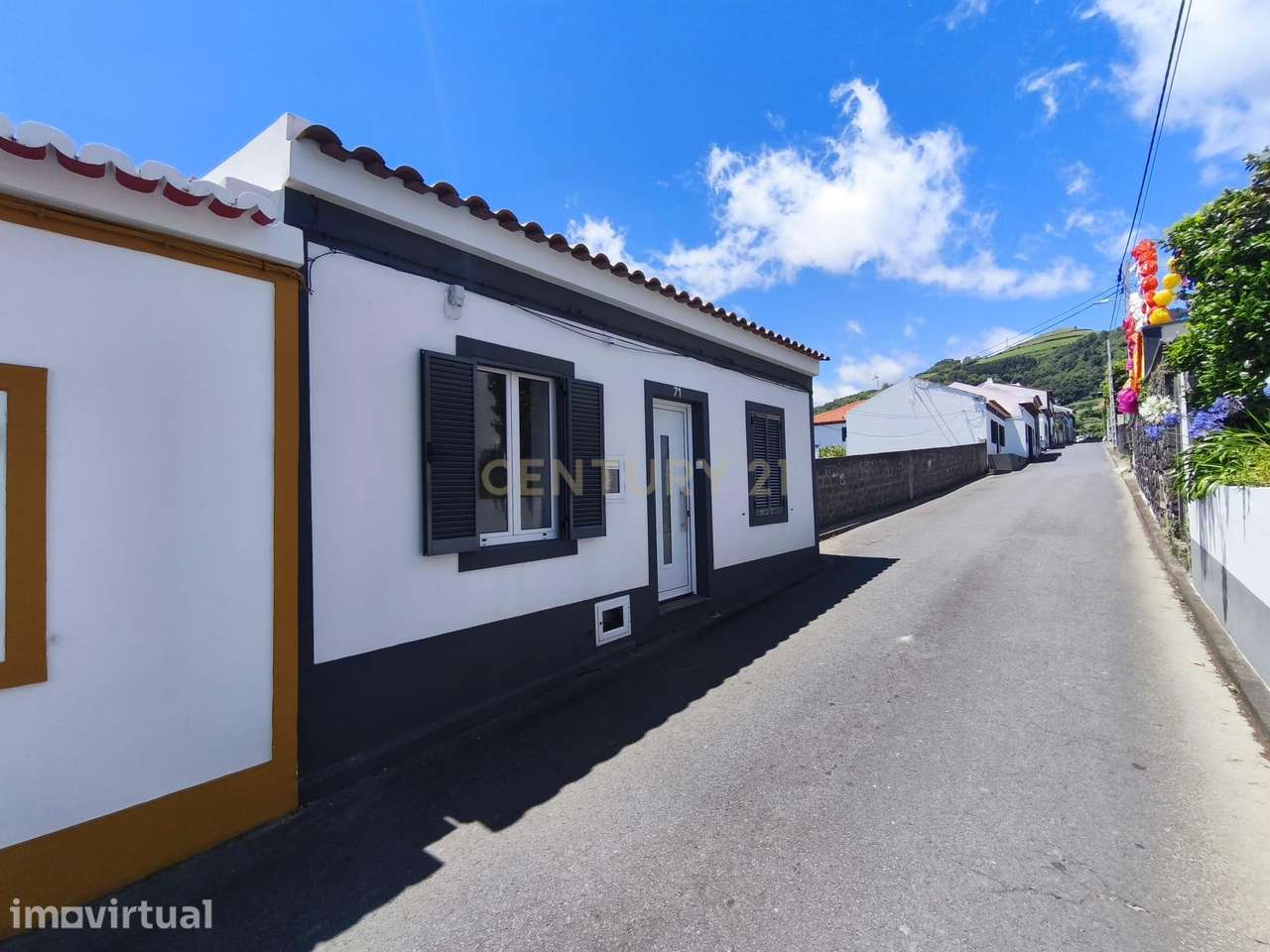 Moradia T2 no Centro de Vila Franca do Campo - Grande imagem: 3/28
