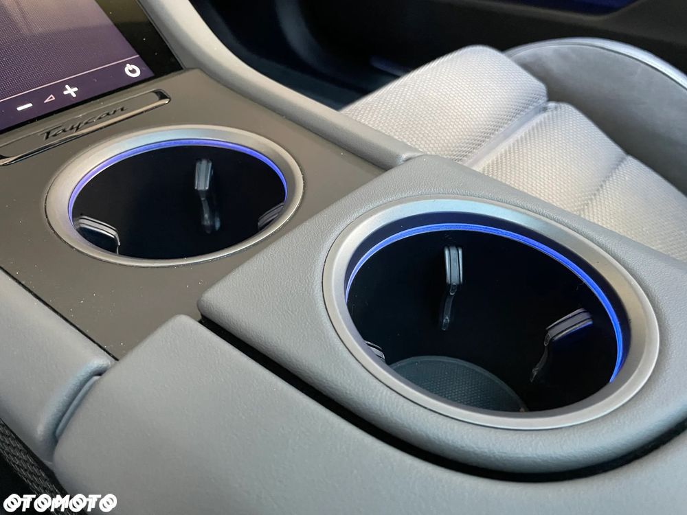 Porsche Taycan Turbo - 38