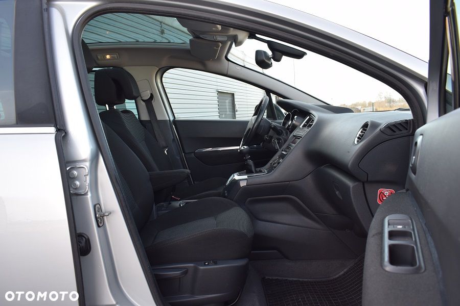 Peugeot 5008 HDI FAP 150 Family Plus - 10