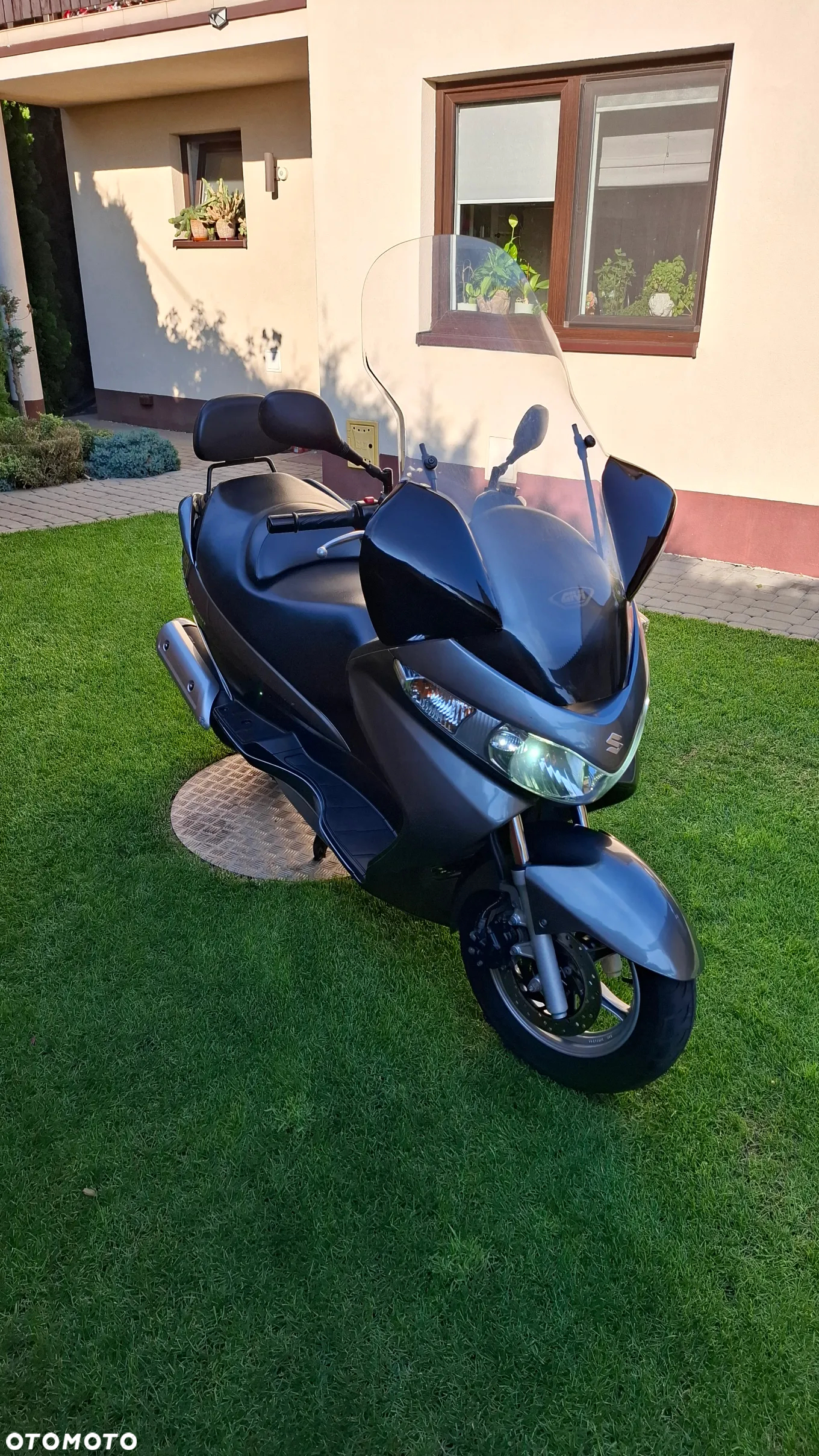 Suzuki Burgman - 9