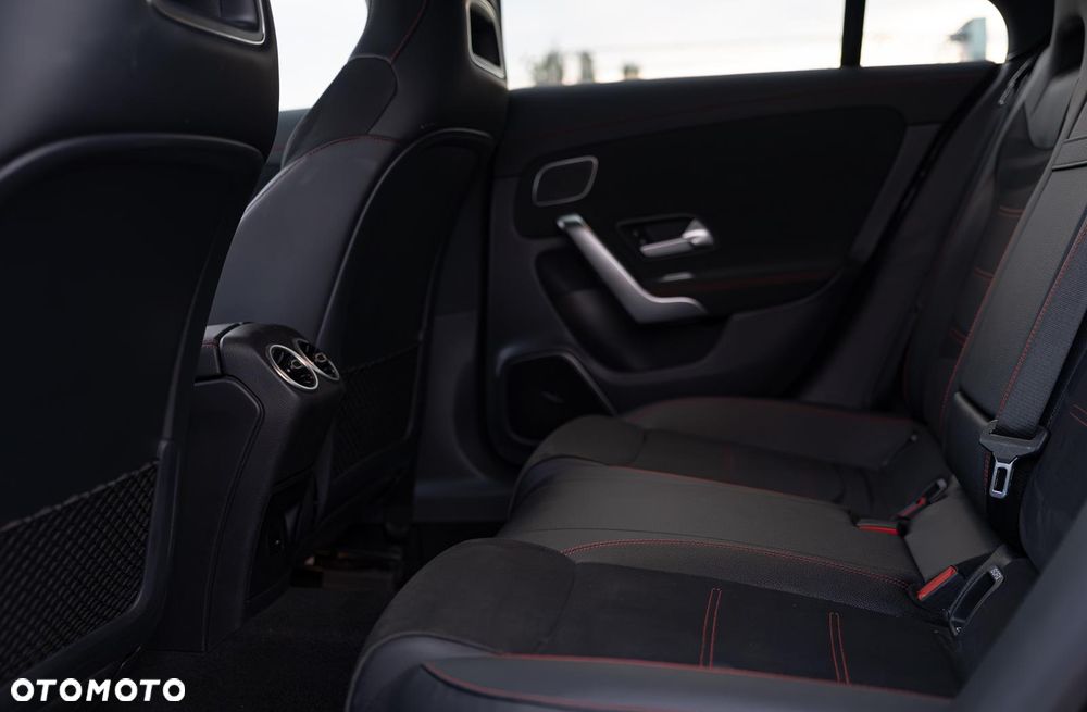 Mercedes-Benz CLA 250 4-Matic AMG Line 7G-DCT - 21