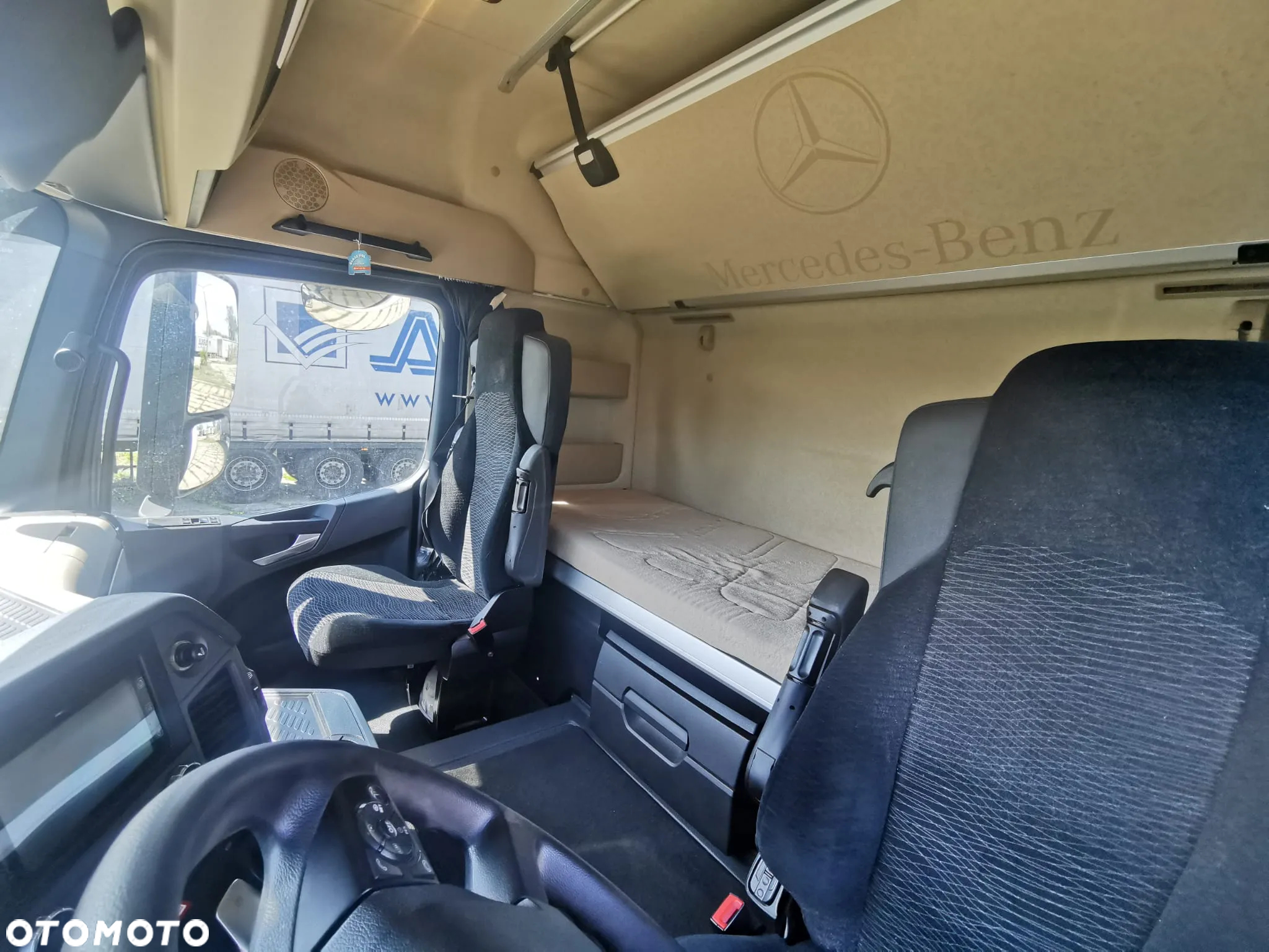 Mercedes-Benz ACTROS - 10