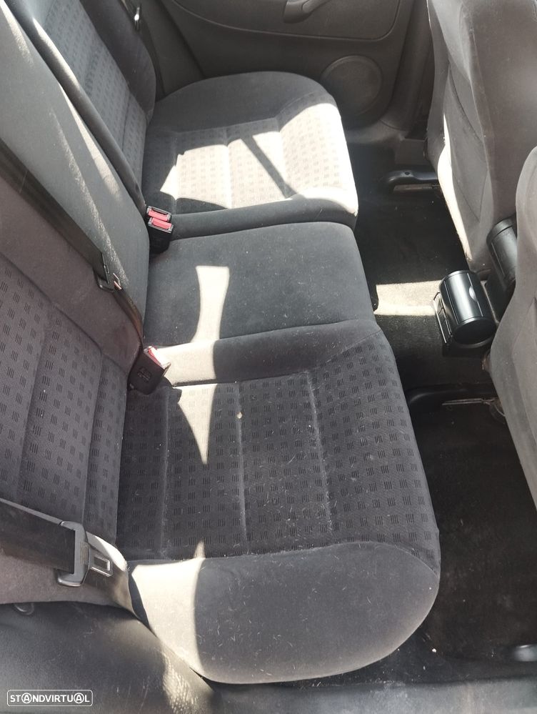 VW Bora 1.9 TDi Confortline - 13