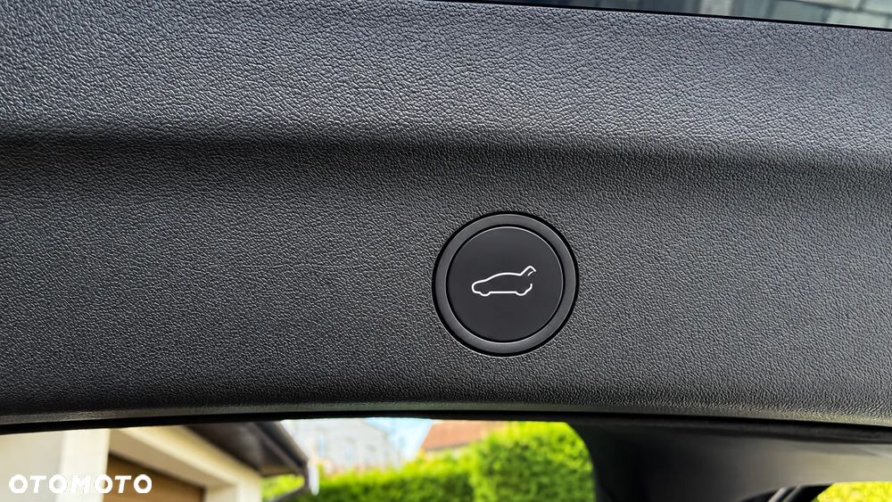 Tesla Model Y Long Range AWD - 20