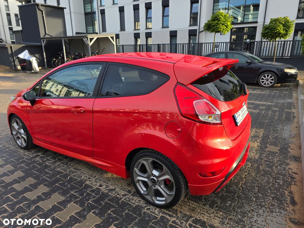 Ford Fiesta 1.6 EcoBoost ST - 11