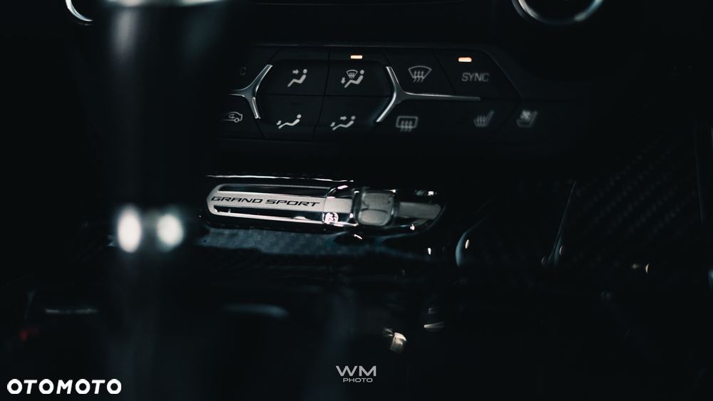 Chevrolet Corvette - 23