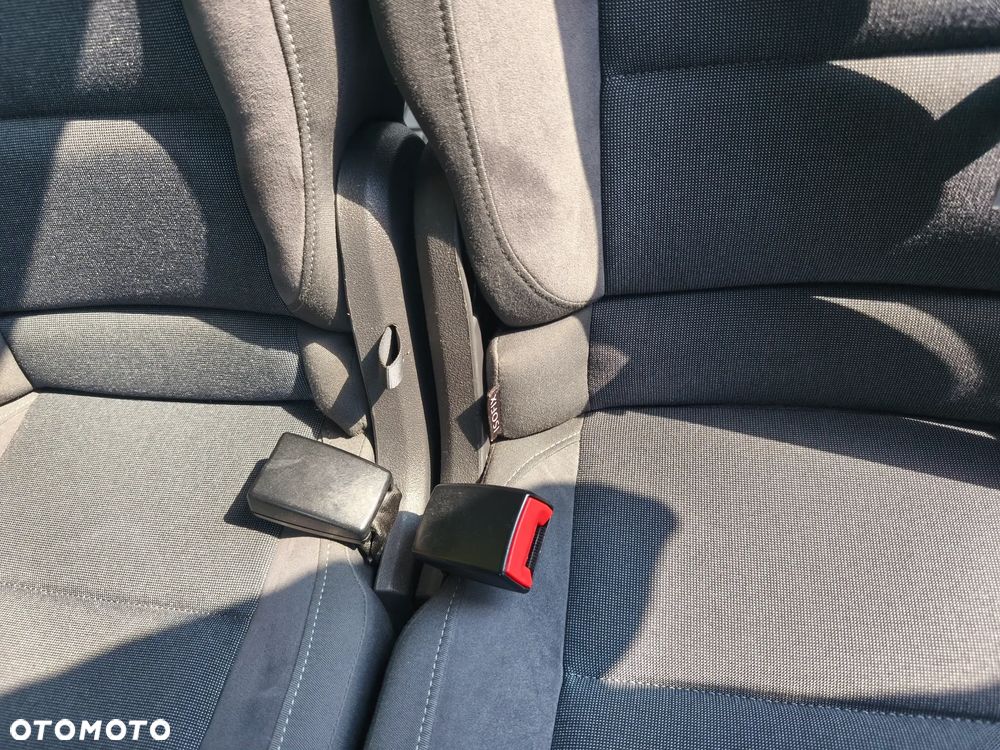 Volkswagen Touran 2.0 TDI DPF STYLE - 12