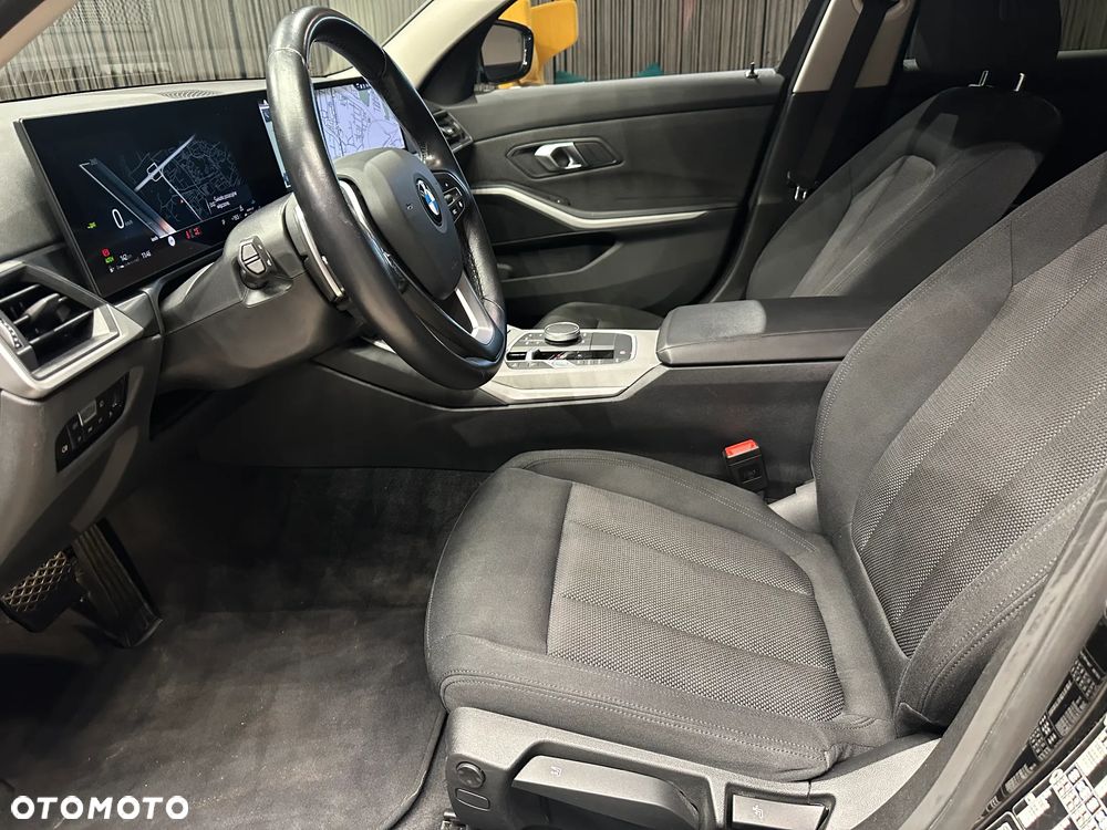 BMW Seria 3 320d mHEV - 11