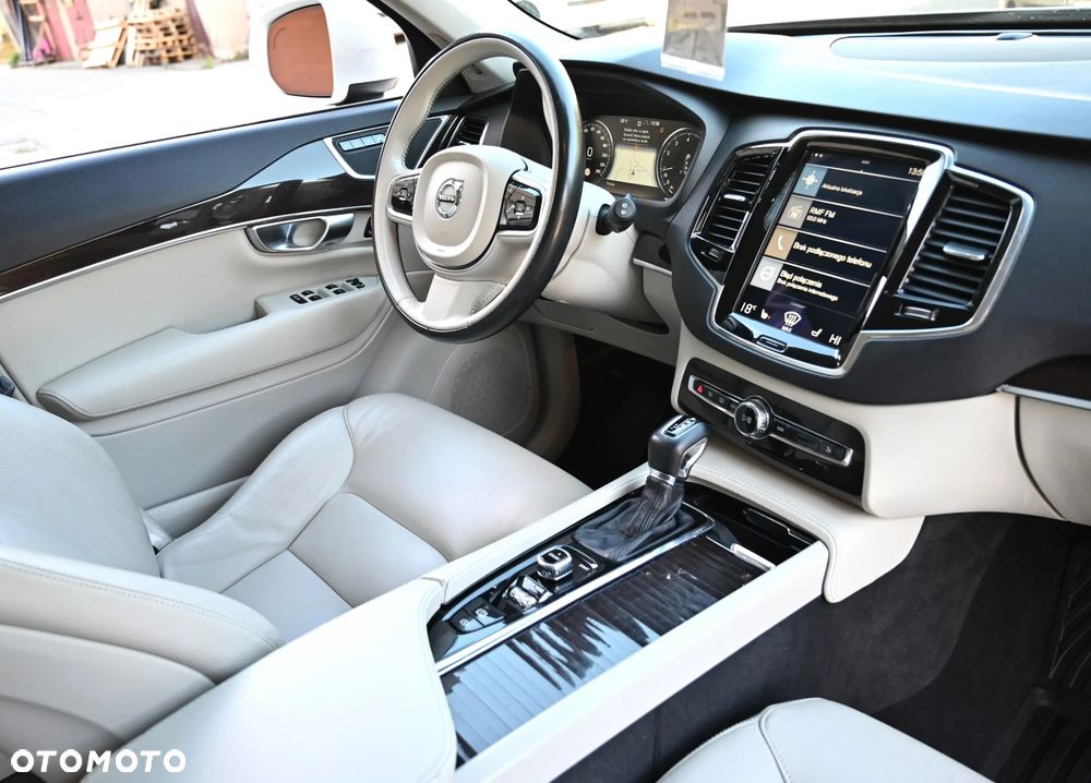 Volvo XC 90 - 19