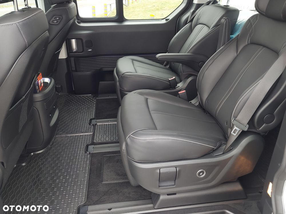 Hyundai Staria 1.6 T-GDI HEV Luxury - 12