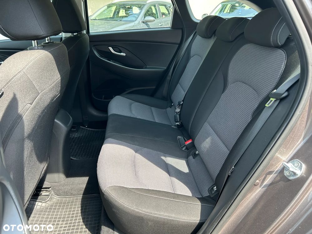 Hyundai i30 1.5 DPI Classic + - 12