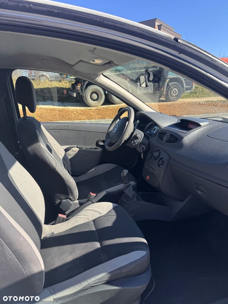 Renault Clio - 7