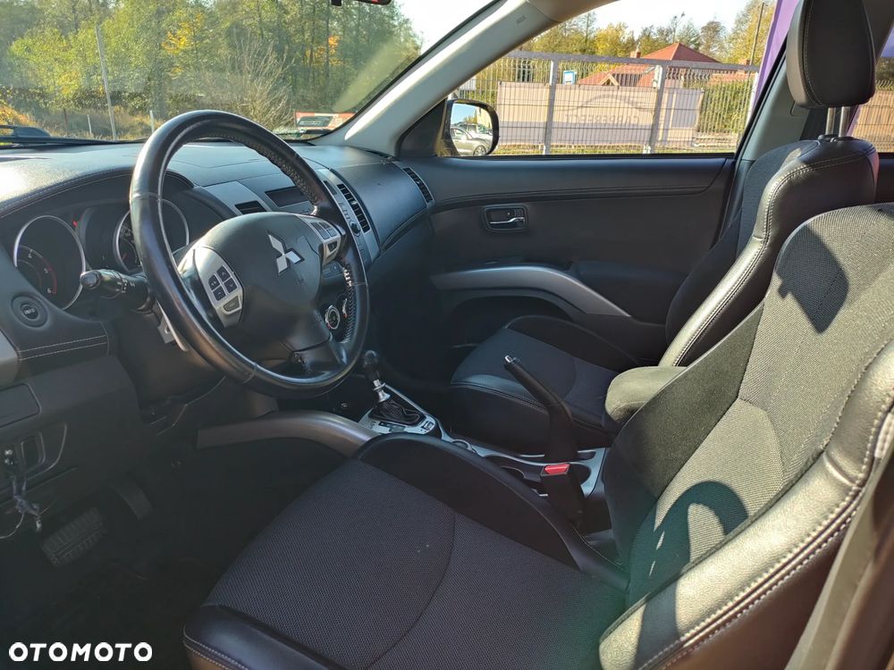Mitsubishi Outlander 2.2 DID Instyle TC-SST - 23