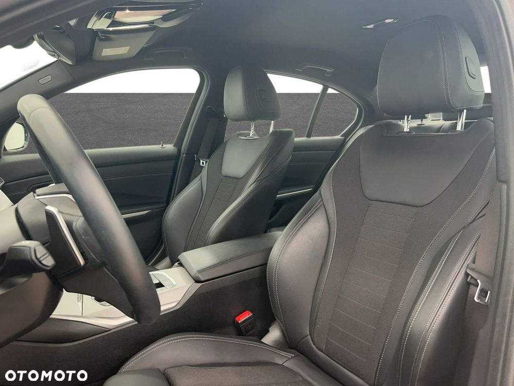 BMW Seria 3 318d mHEV - 16