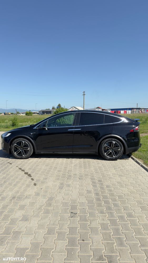 Tesla Model X - 5