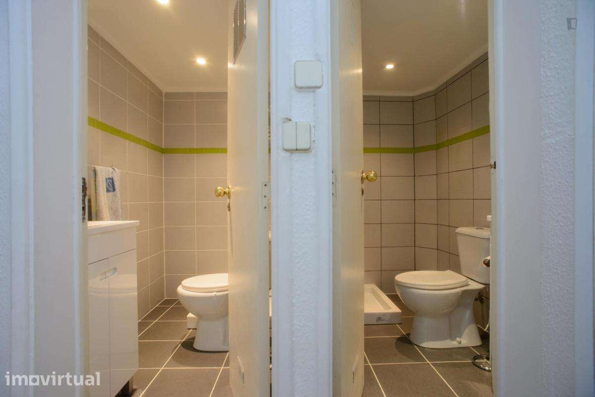 Quarto - localizado em Alameda Lisbon - Grande imagem: 2/10