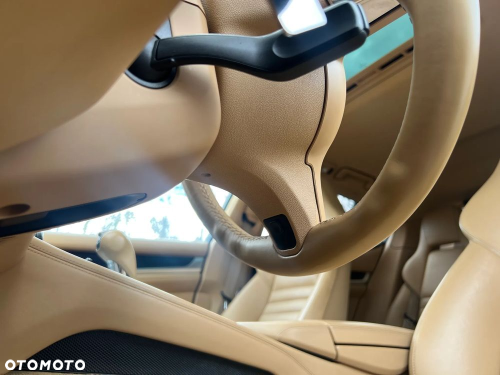 Porsche Panamera 4S PDK - 21