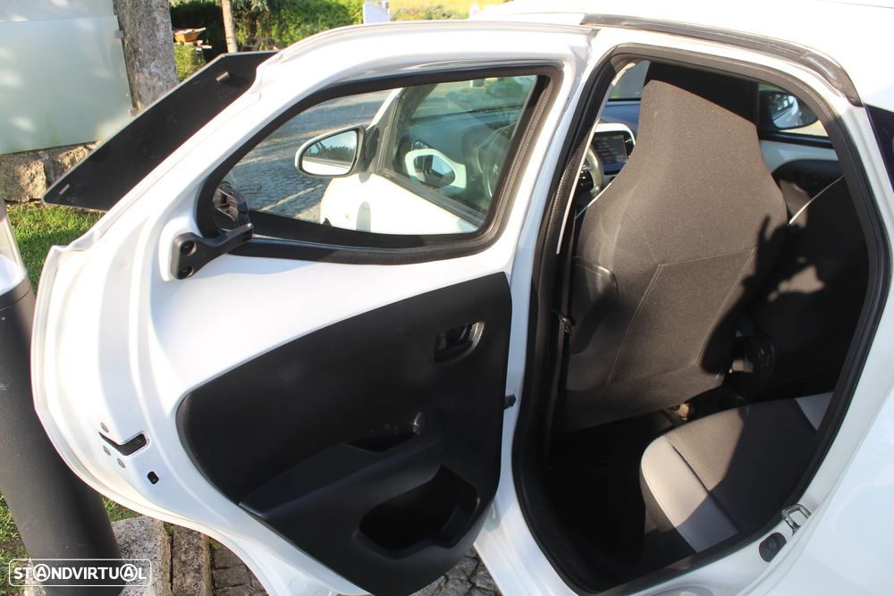 Toyota Aygo x-clusiv - 20