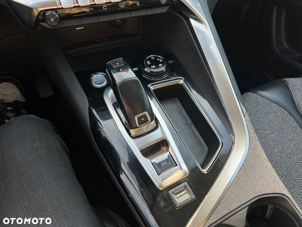 Peugeot 3008 PureTech 130 Stop & Start GPF EAT8 Allure Business-Paket - 26
