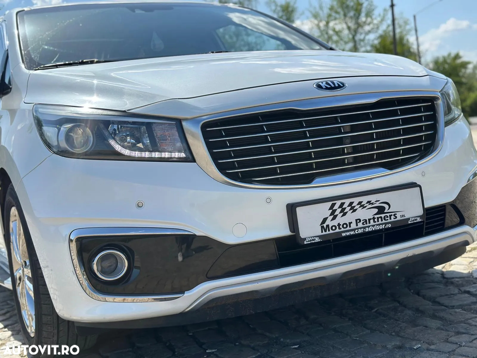 Kia Carnival - 9
