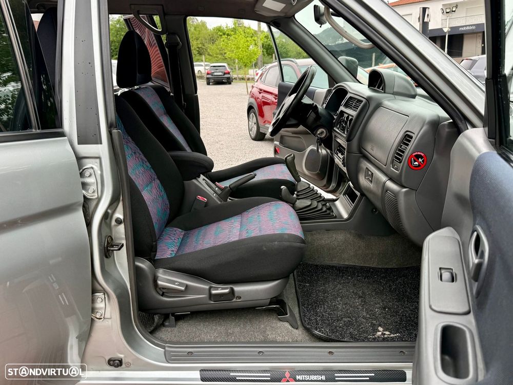 Mitsubishi Pajero Sport 2.5 TD GLS - 16