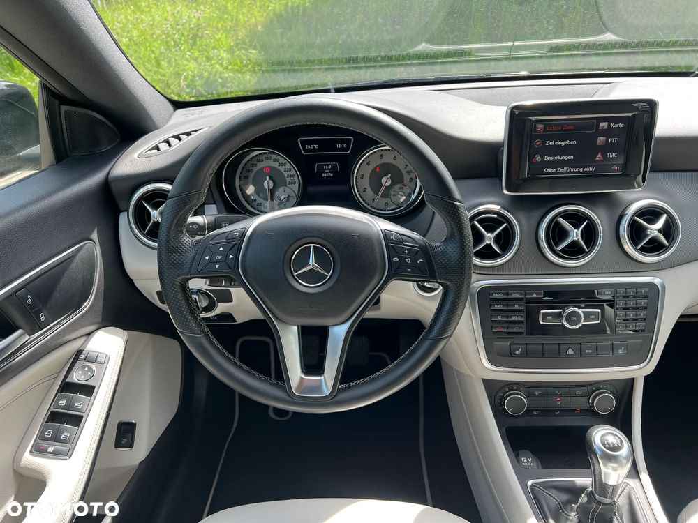 Mercedes-Benz CLA 200 Urban - 24