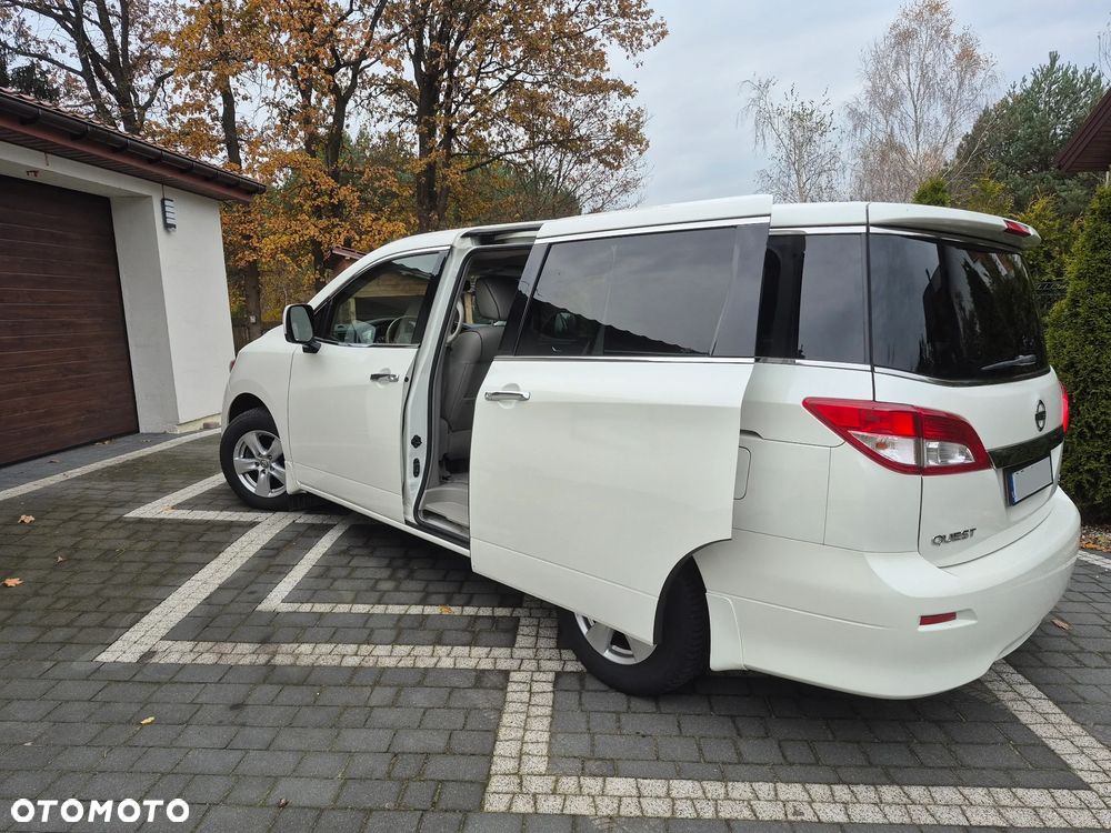 Nissan Quest - 2