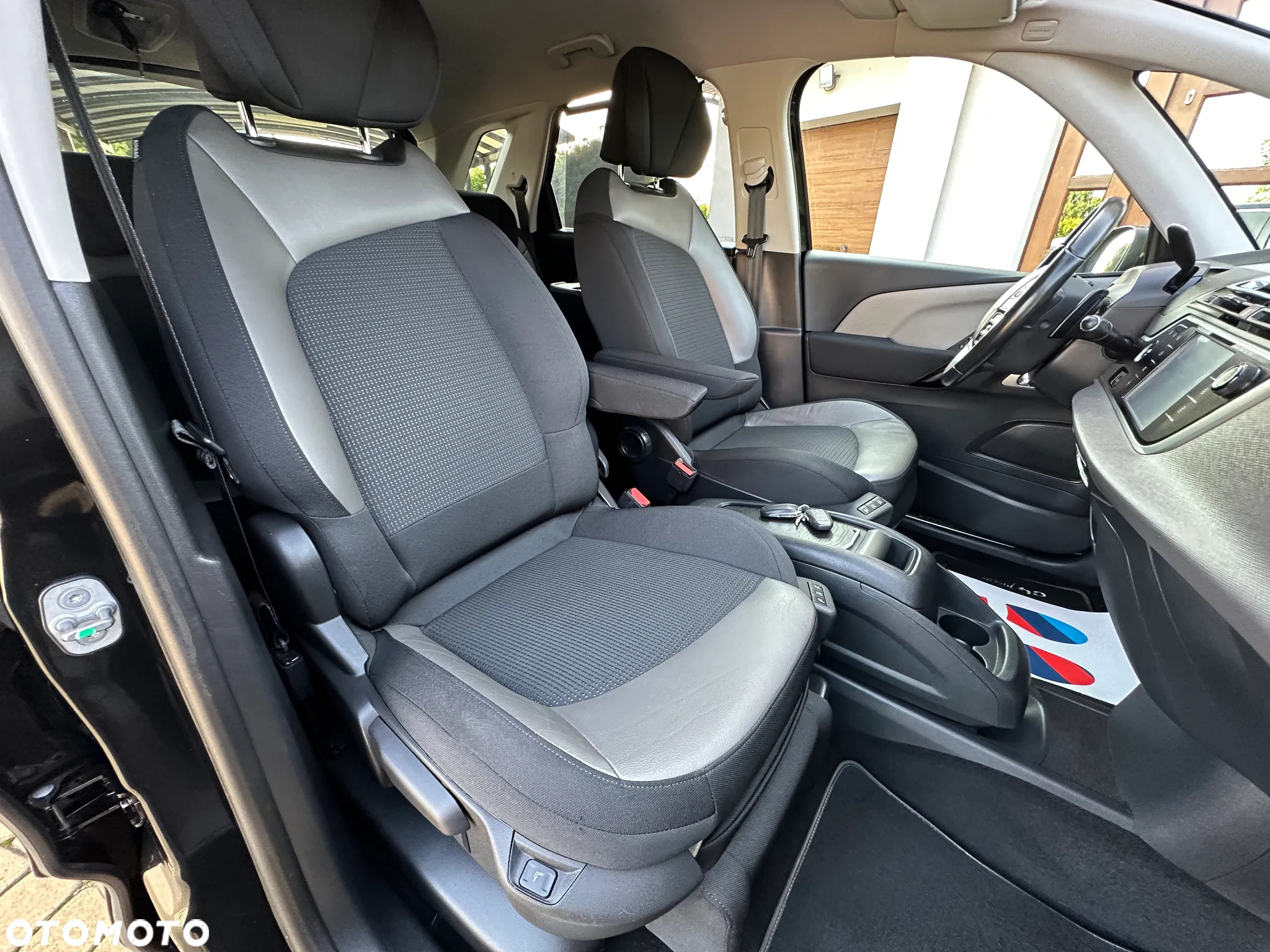 Citroën C4 Picasso e-HDi 115 ETG6 Exclusive - 24
