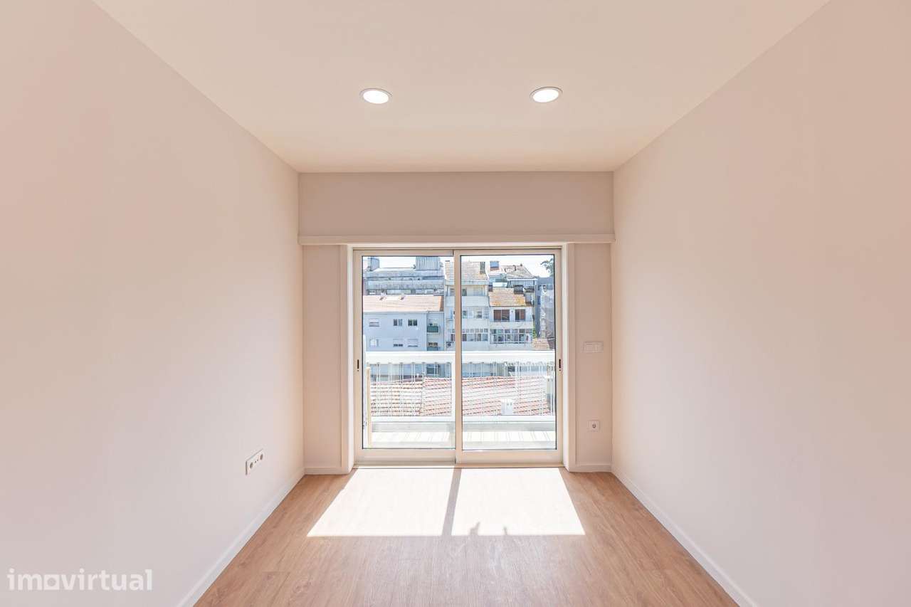 T2 Remodelado na Baixa do Porto com 2 Varandas - Grande imagem: 4/26