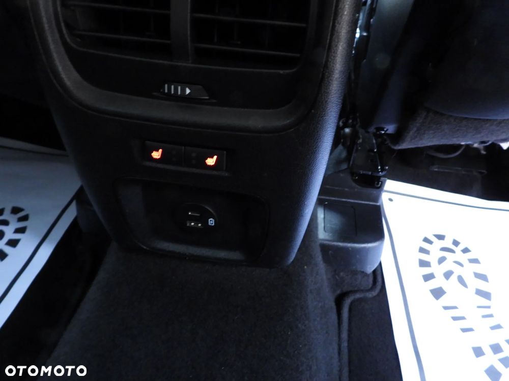 Ford Kuga - 36