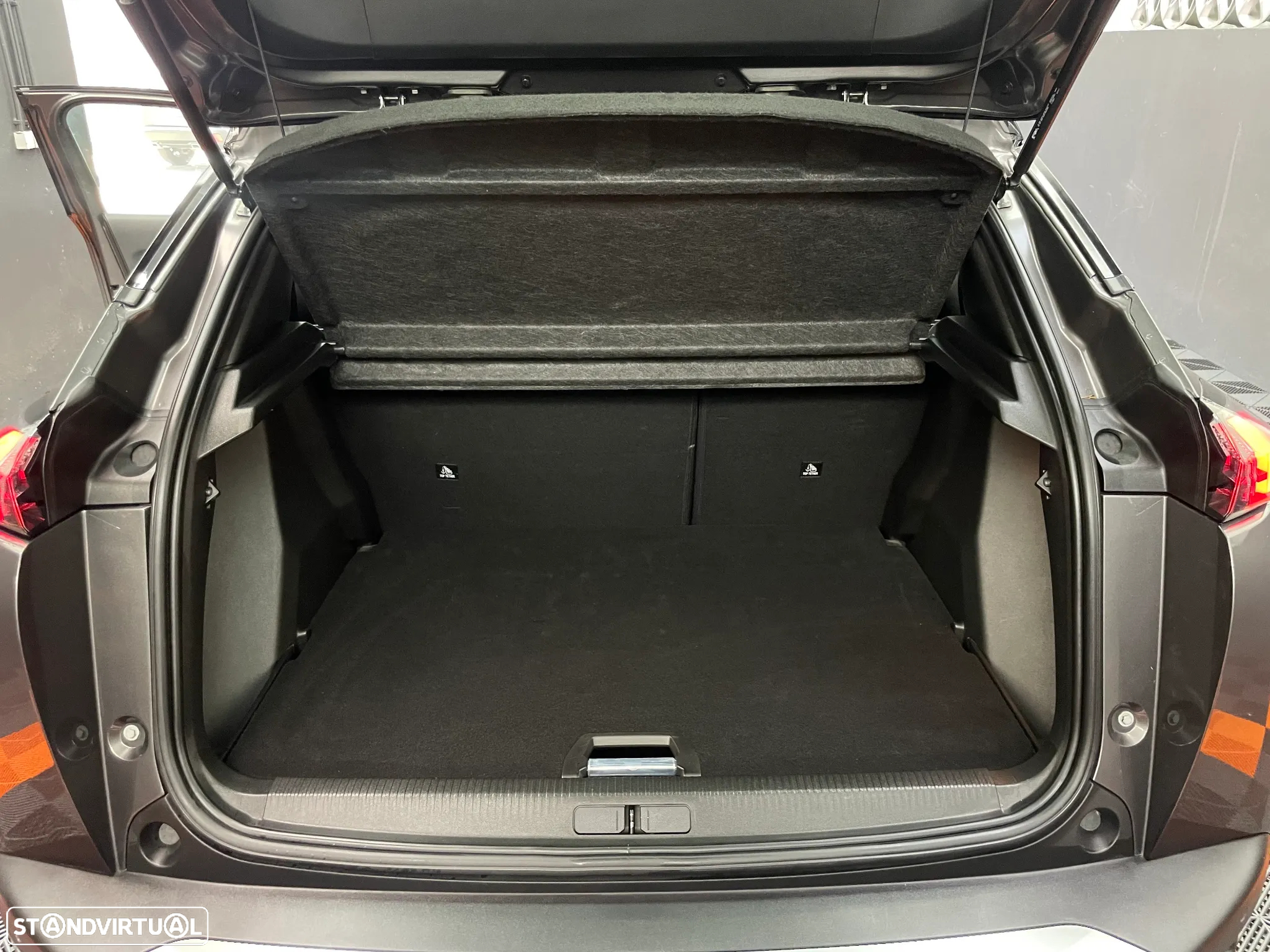 Peugeot 2008 1.5 BlueHDi GT - 32
