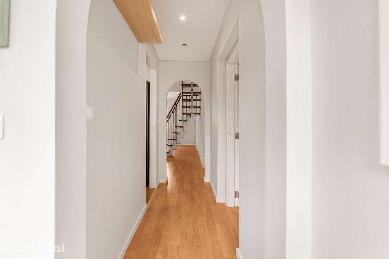 Apartamento T3 Duplex Remodelado em Benfica-Pedralvas - Grande imagem: 4/31