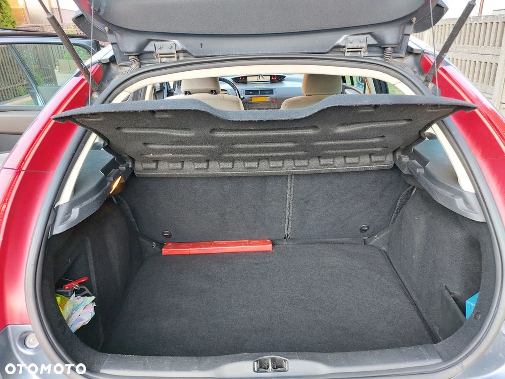 Citroën C4 1.6 16V Confort - 6