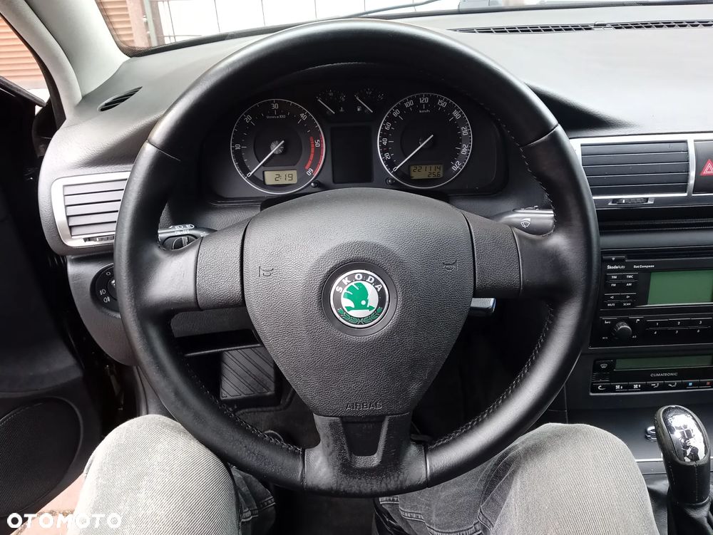 Skoda Superb 2.0 TDI DPF Comfort - 24