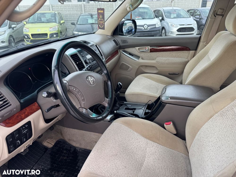 Toyota Land Cruiser - 20