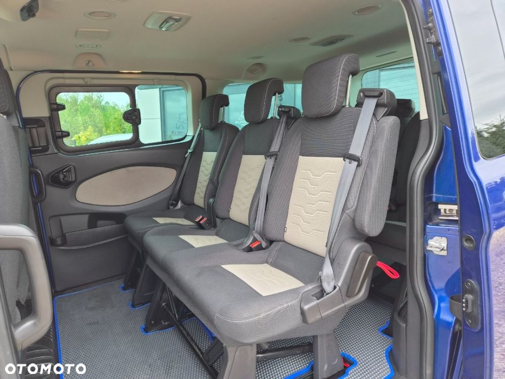 Ford Tourneo Custom - 8