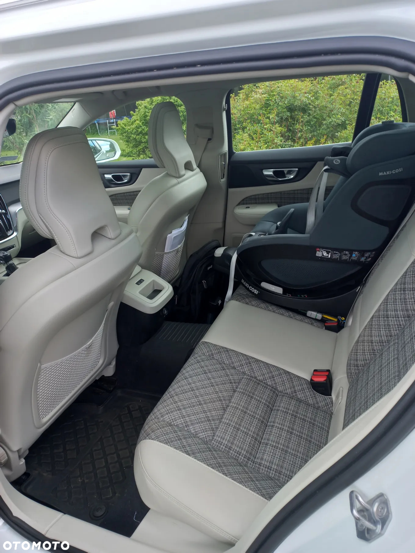 Volvo V60 T4 Momentum Pro - 11